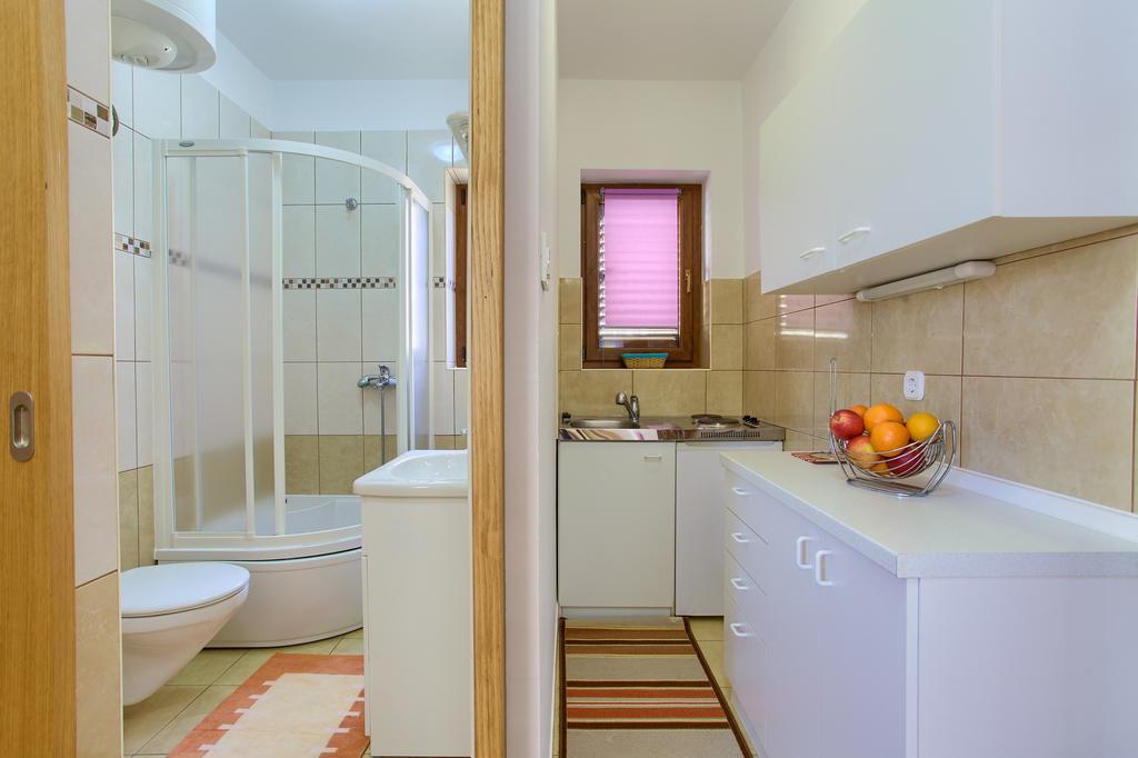 Nadija Studio Apartmani Krk Town Exterior foto