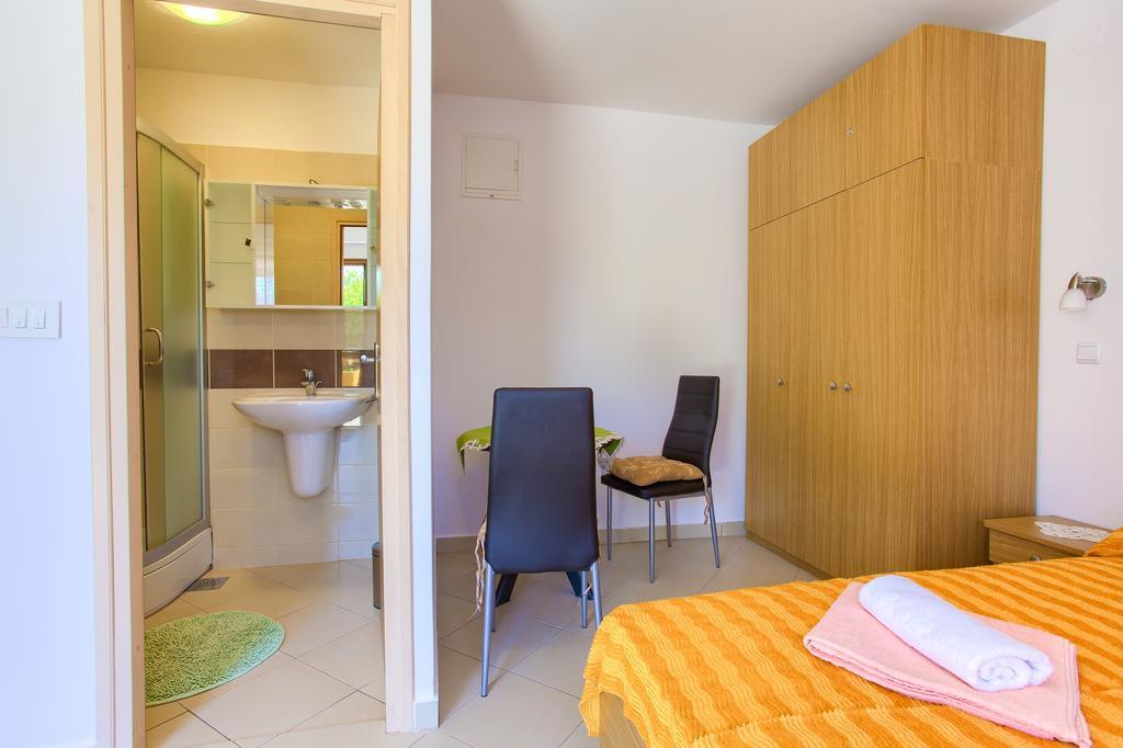 Nadija Studio Apartmani Krk Town Exterior foto